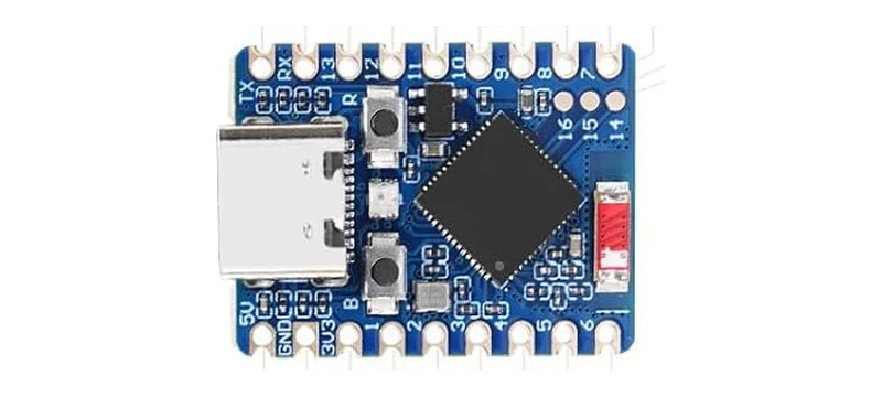 Foto der kleinen Platine: ein daumengroßes Board mit
               USB-C-Buchse an der Schmalseite und Lötaugen an beiden
               Längsseiten